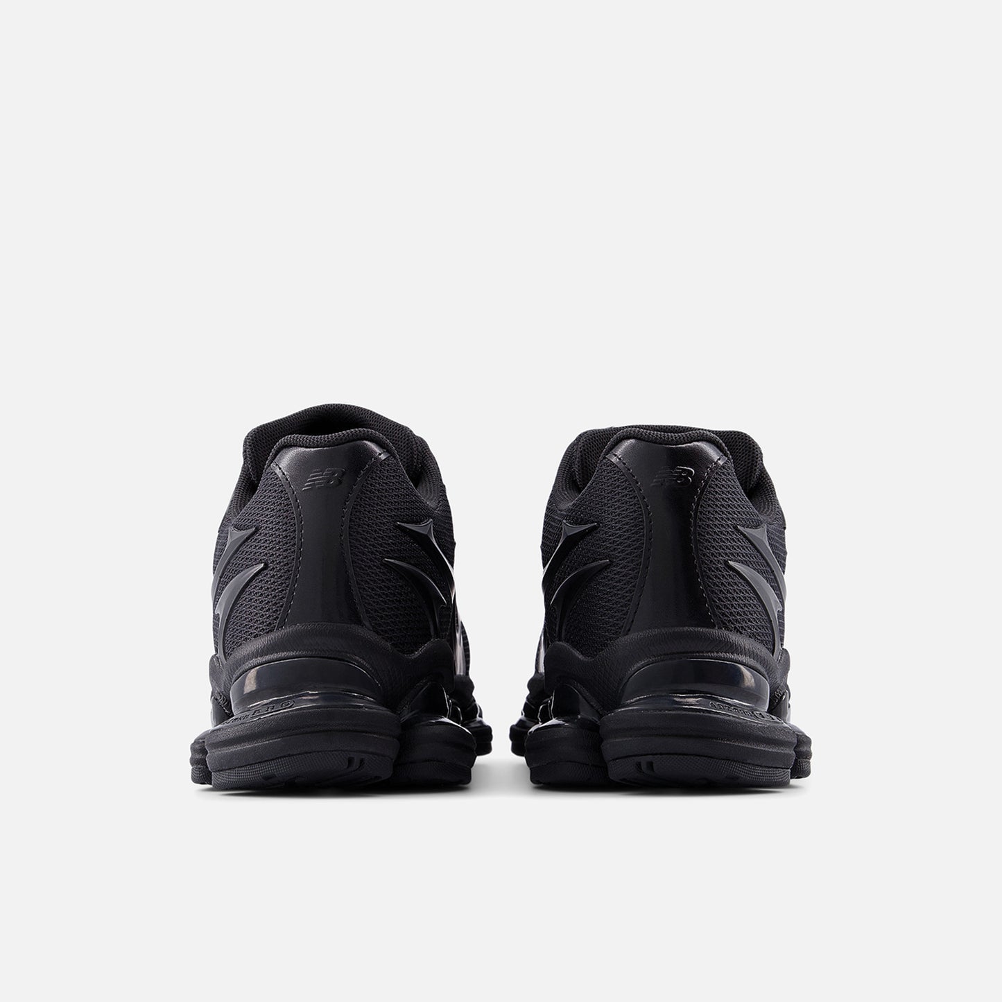 New Balance 2000 (Black Metallic)